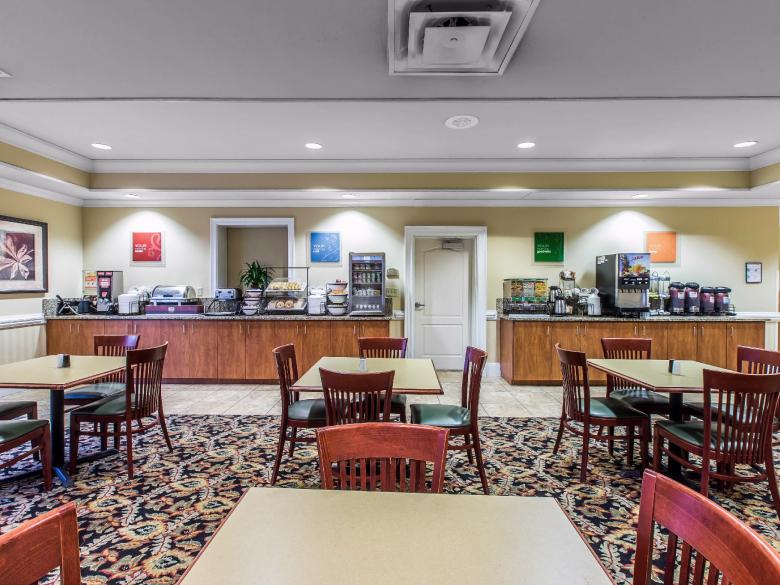 Breakfast area at the Comfort Inn & Suites in Tifton, Georgia