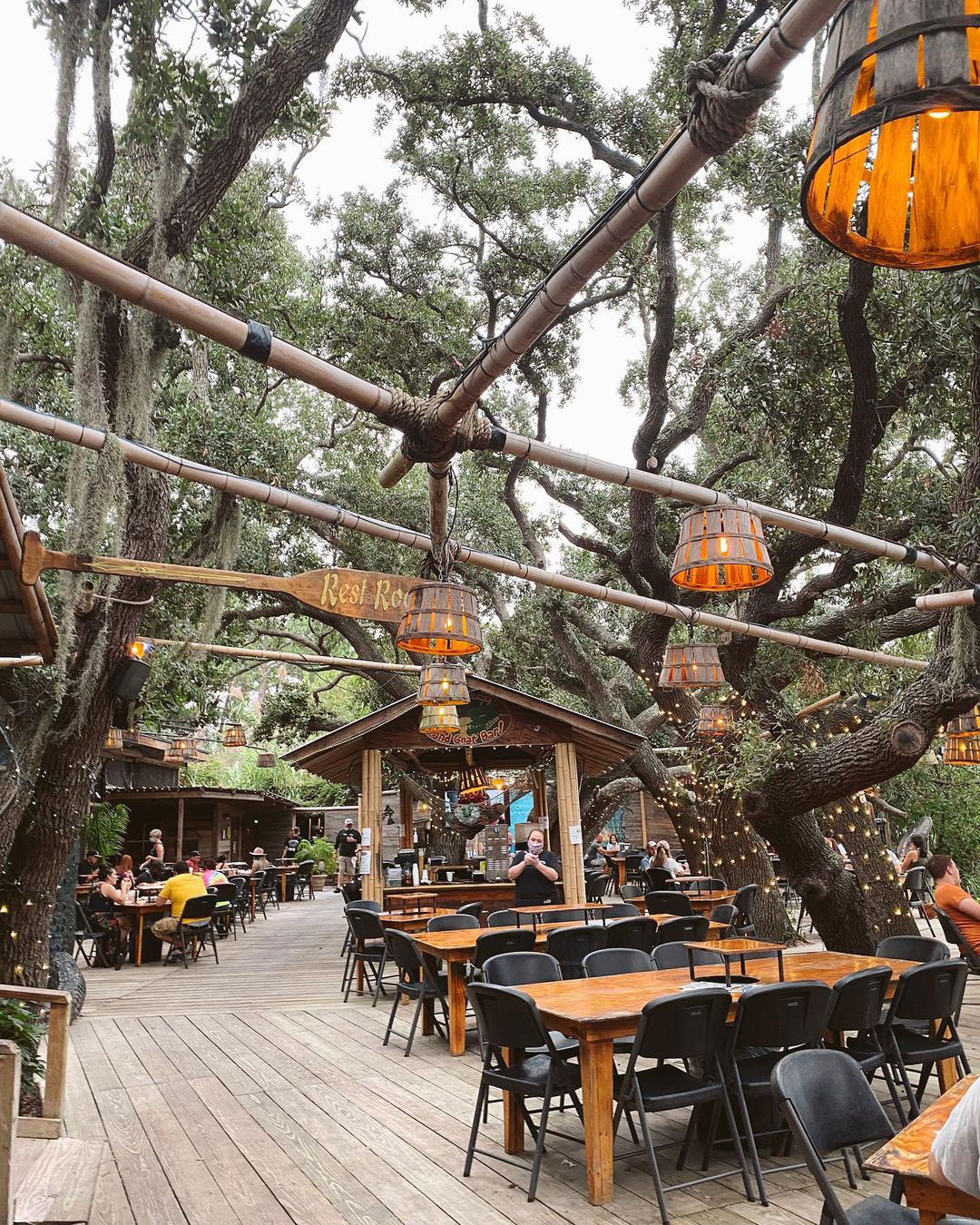 Outdoor dining at The Crab Shack on Tybee Island, Georgia