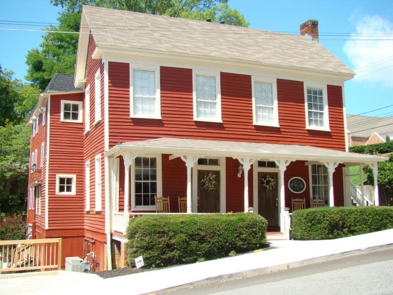 The Dahlonega Square Hotel