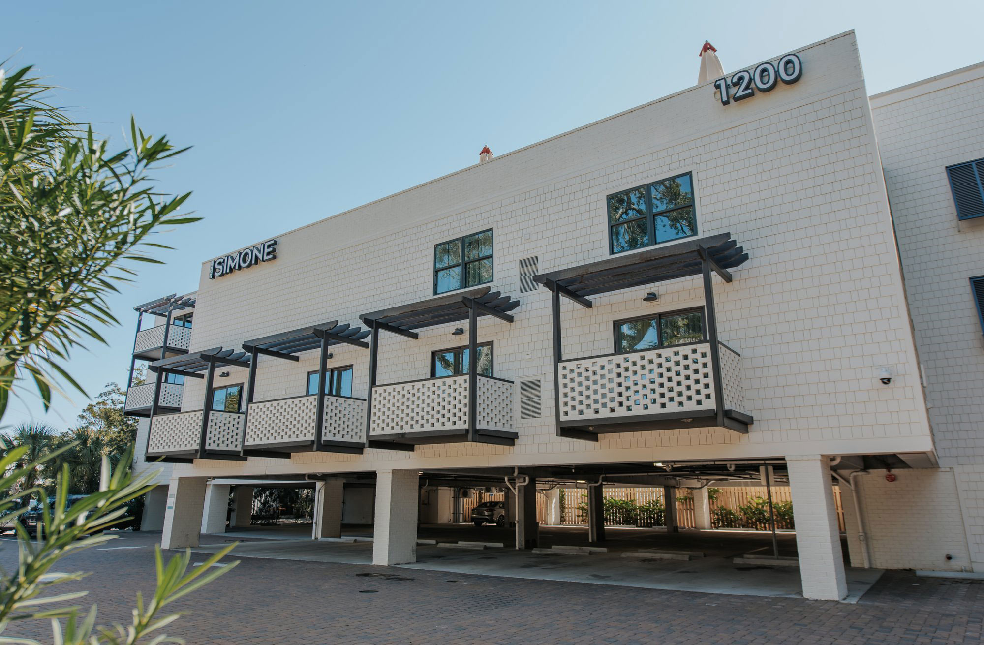 Exterior of Hotel Simone on St. Simons Island, Georgia