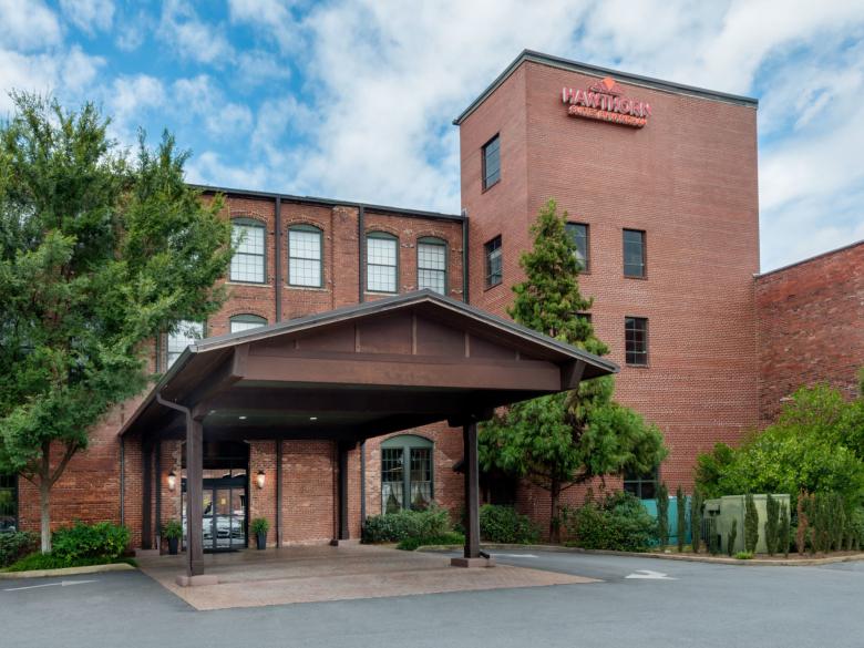 Hawthorn Suites by Wyndham Rome exterior