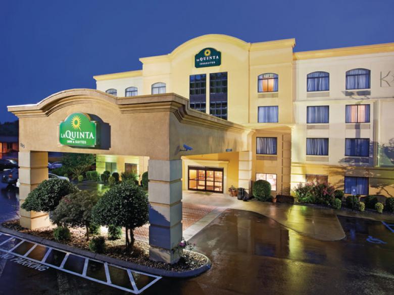 La Quinta Inn & Suites Dalton exterior