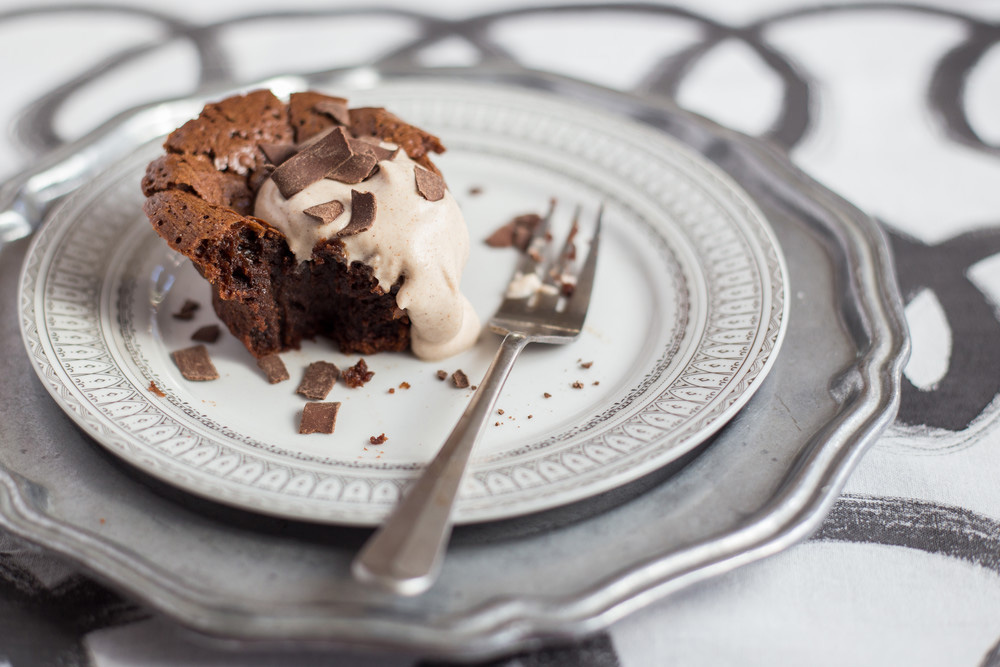 Kathleen McDaniel's Flourless Chocolate Cake with Cinnamon-Spiced Whipped Cream - PeachDish