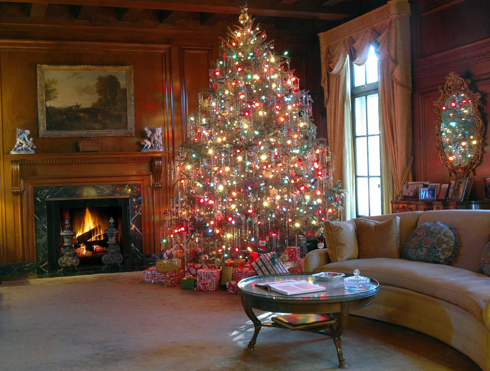 See Hills & Dales Estate decorated for the holidays