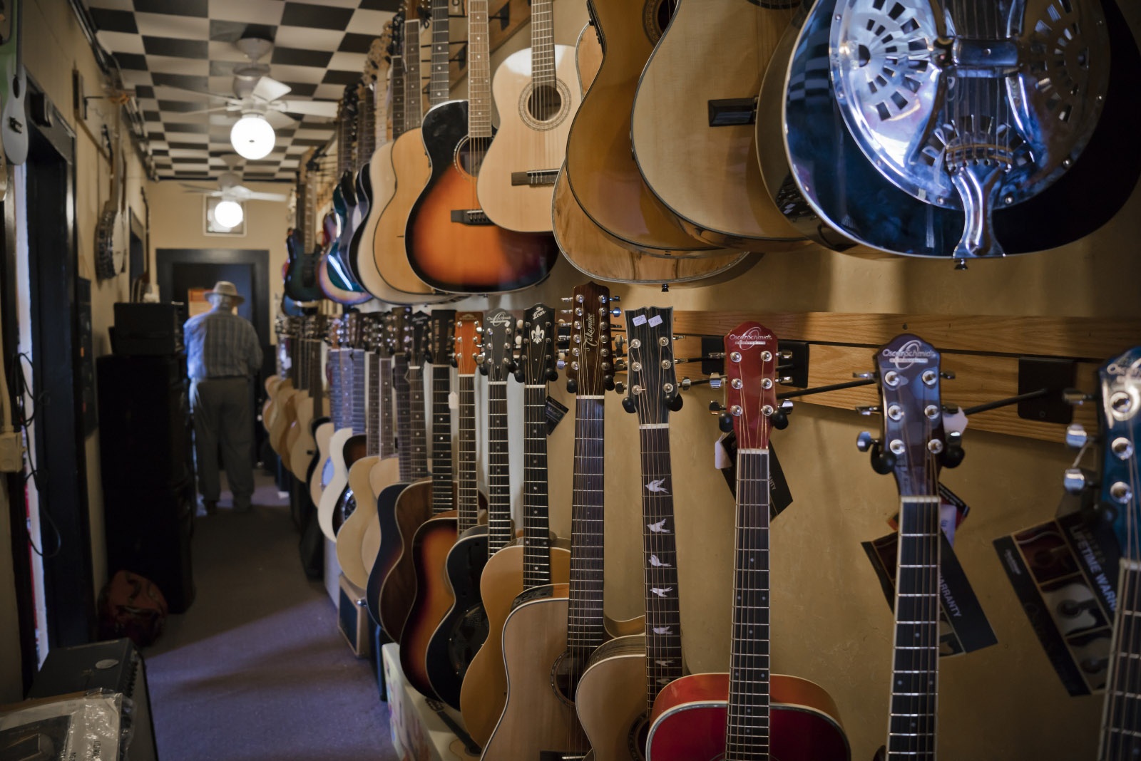 Guitars in Vintage Music in Dahlonega