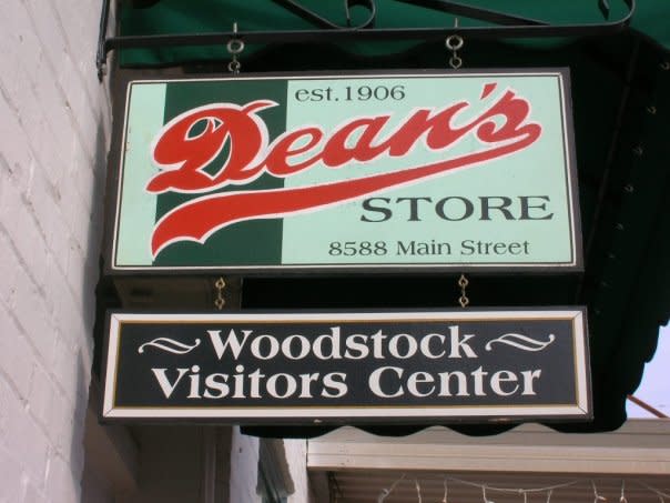 Woodstock Visitors Center at Dean's Store