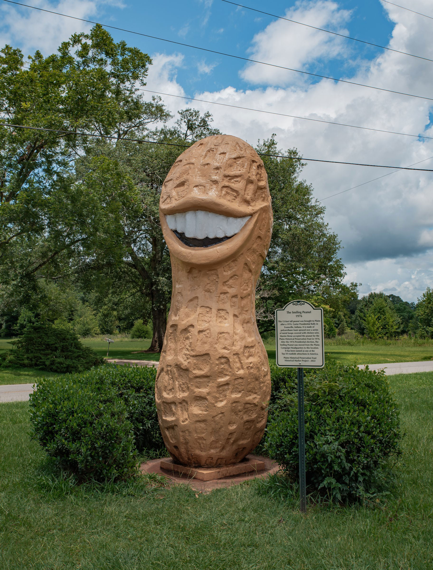 Smiling peanut statue in Plains, Georgia