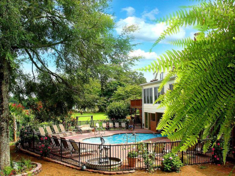 Southern Cross Guest Ranch pool