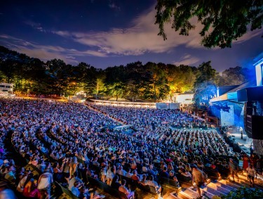 Sold-out concert at Synovus Bank Amphitheater at Chastain Park in Atlanta, Georgia