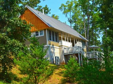 Cabin at Don Carter State Park in Gainesville, Georgia