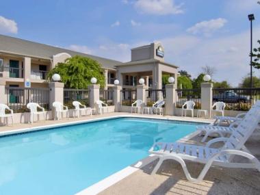 Days Inn & Suites by Wyndham Fort Valley, Georgia