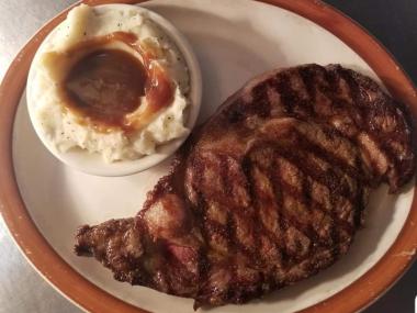 Steak at Mae's Crossroads Restaurant in Tallapoosa, Georgia