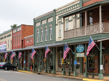 Downtown Plains, Georgia. Photo by @benjamingalland