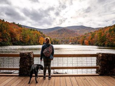 Girl hiking with dog in Georgia at Vogel State Park in Blairsville. Photo by @justindustin