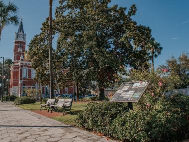 Queen Square in Brunswick, Georgia. Photo by @gcalebjones