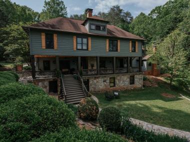 Beechwood Inn in Clayton, Georgia. Photo by @gcalebjones