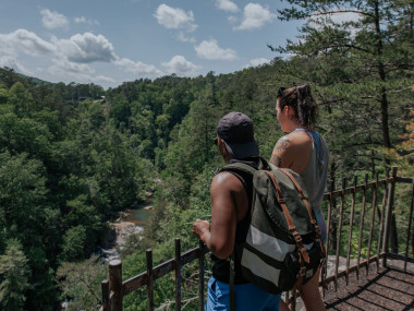 Couple overlooking Tallulah Gorge in Tallulah Falls, Georgia. Photo by @gcalebjones