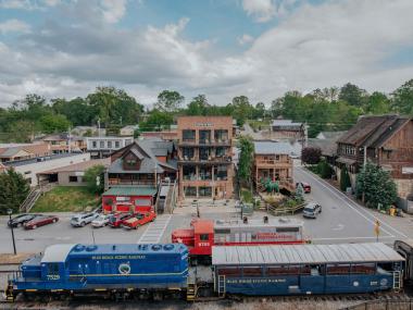Overview of downtown Blue Ridge, Georgia. Photo by @gcalebjones