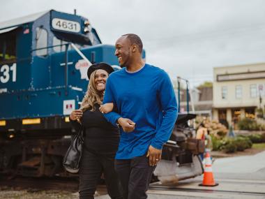 Couple walking in downtown Blue Ridge, Georgia. Photo by @visitblueridgega