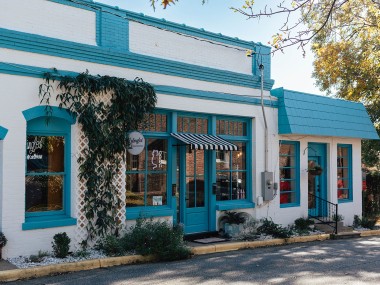 The outside of Entangled Cat Cafe in Watkinsville, Georgia