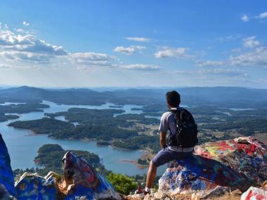 View from Bell Mountain in Hiawassee, Georgia. Photo by @teja_mein_hu