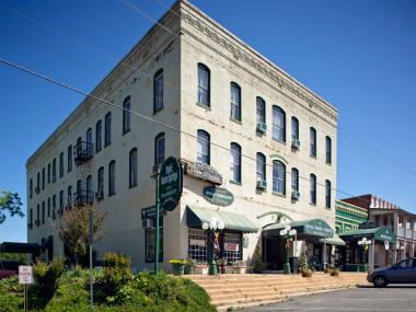 Hotel Warm Springs Bed & Breakfast Inn in Warm Springs, Georgia