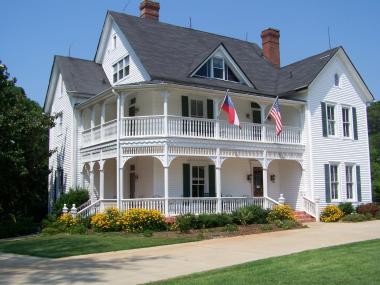 Lake Allatoona Inn in Cartersville, Georgia
