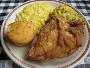 Fried chicken at Yoder's Deitsch Haus in Montezuma, Georgia