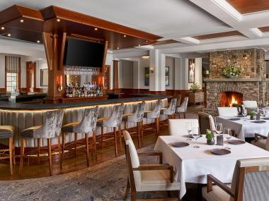 Bar at Linger Longer Steakhouse at Ritz-Carlton Reynolds in Greensboro, Georgia