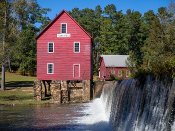 Starr's Mill and waterfall near Senoia, Georgia. Photo by @benjamingalland