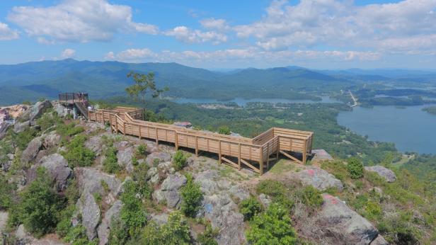 Bell Mountain observation deck in Hiawassee, Georgia