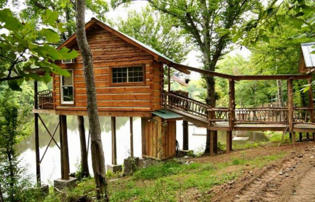 Waterfront Tree House Rental in Jackson, Georgia