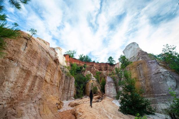Hiking at Providence Canyon State Park in Lumpkin, Georgia. Photo by @gljohnson