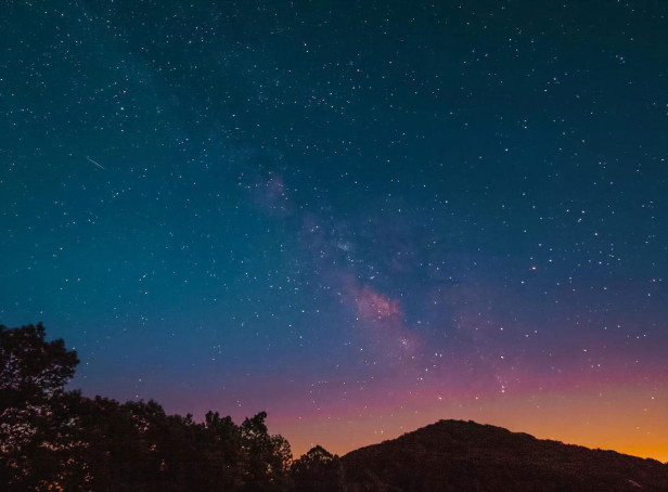 Stars over Brasstown Bald in Hiawassee, Georgia. Photo by @of_these_mountains