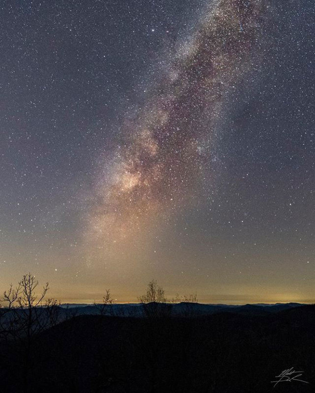Stars over Hogpen Gap near Helen, Georgia. Photo by @clearskypixels
