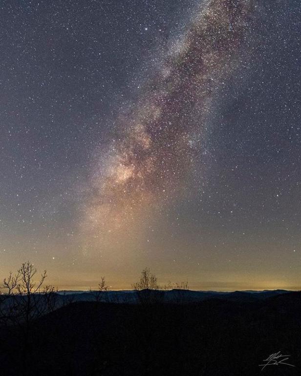 Stars over Hogpen Gap near Helen, Georgia. Photo by @clearskypixels