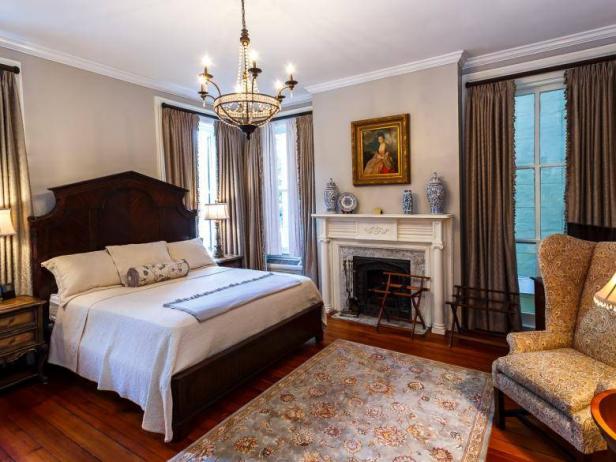 Guest room at the Eliza Thompson House