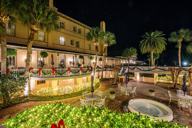 Holiday decorations in the courtyard at a resort