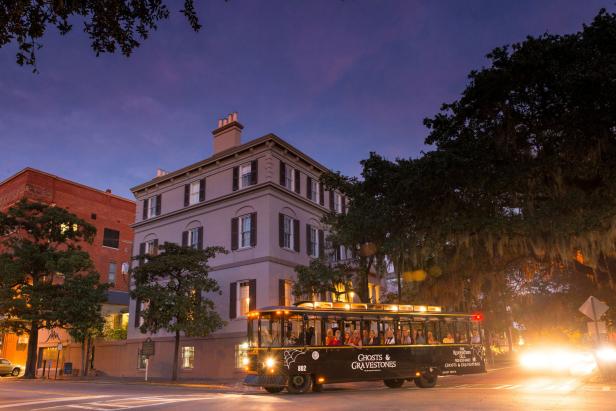 Ghosts & Gravestones trolley tour in Savannah