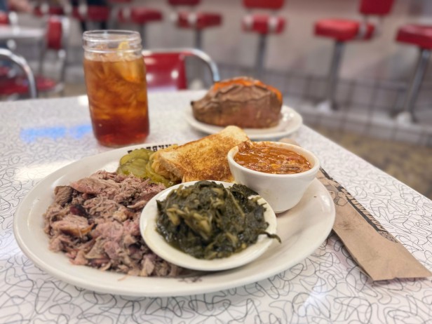 Barbecue platter at Country's Barbecue in Columbus, Georgia
