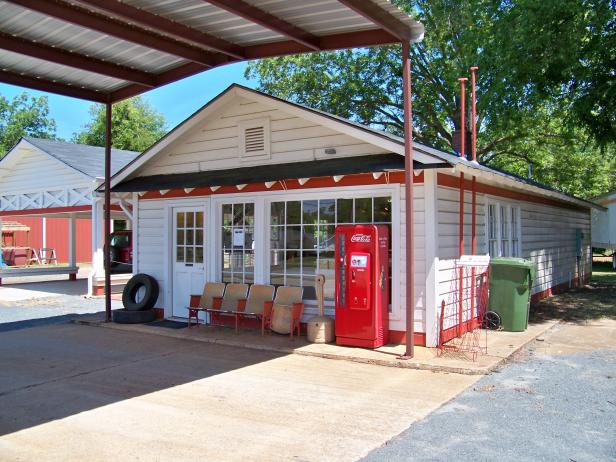 Billy Carter Gas Station Museum