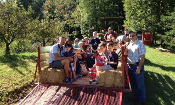 Apple picking at Red Apple Barn in Ellijay