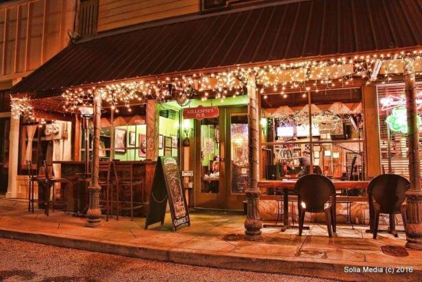 Exterior nighttime view of the Celtic Tavern in Conyers, used as Gillespie's Pub in The Originals