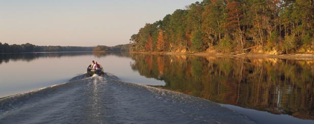 Boat on the water at Florence Marina State Park