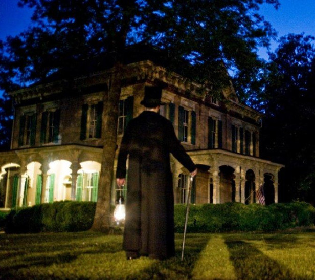 Ghosts of Marietta lantern-led tours