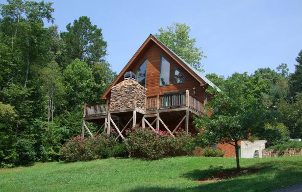 Exterior of Paradise Hills Resort & Spa in Blairsville, Georgia