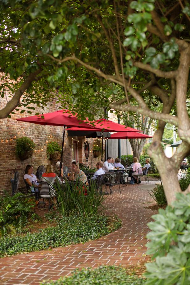 Outdoor dining at Jonah's Fish & Grits in Thomasville, Georgia