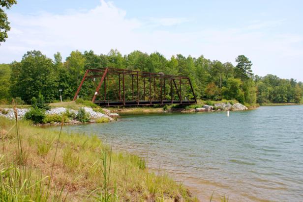 Lake shore at Richard B. Russell State Park