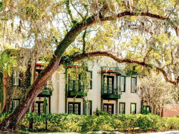 Village Inn & Pub on St. Simons Island, Georgia