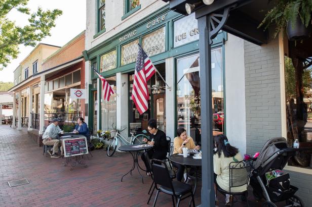 Sidewalk dining in downtown Dahlonega, Georgia